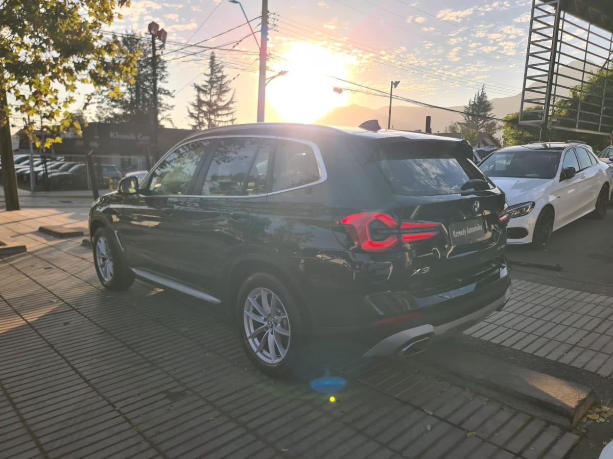 2024 BMW X3 XDRIVE Negro - Miniatura 4