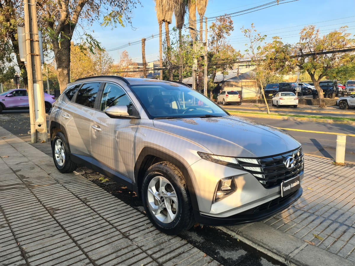 2022 Hyundai TUCSON 2.0 Plata - Miniatura 2