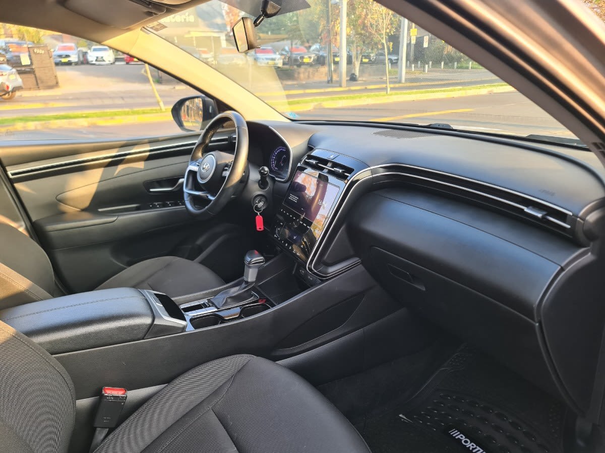 2022 Hyundai TUCSON 2.0 Plata - Miniatura 10
