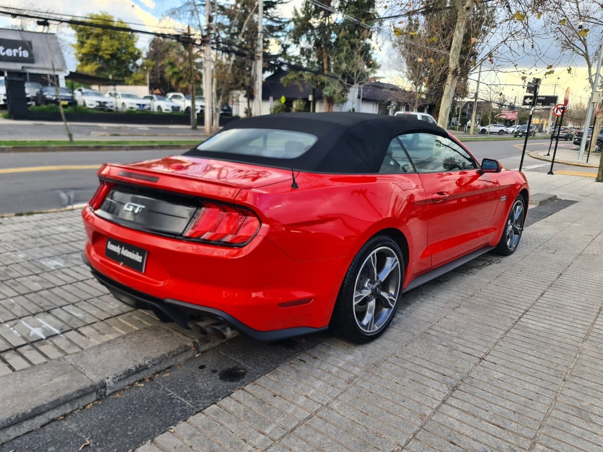2023 FORD MUSTANG 5.0 ROJO FUERTE - Miniatura 4