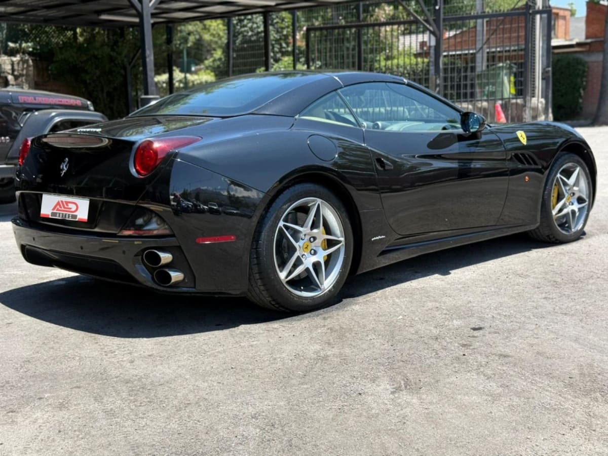 2011 Ferrari CALIFORNIA F149 Negro - Miniatura 8