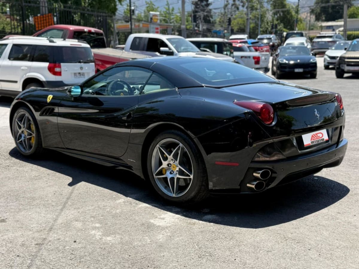2011 Ferrari CALIFORNIA F149 Negro - Miniatura 10