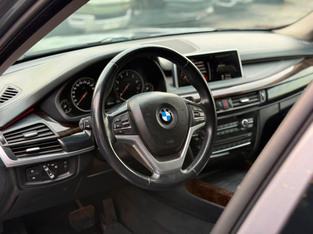2016 BMW X5 50I Gris - Miniatura 10