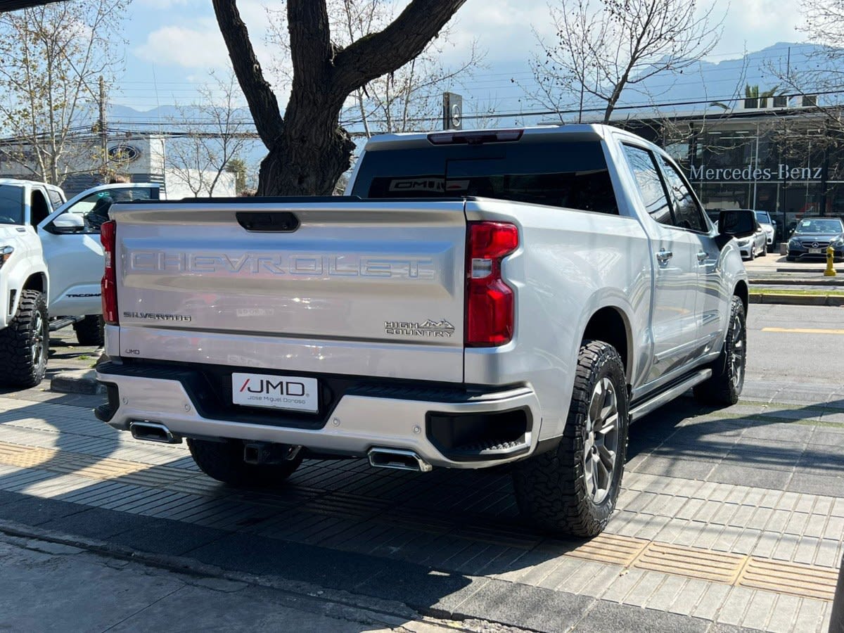 2022 Chevrolet SILVERADO HIGH Plata - Miniatura 4
