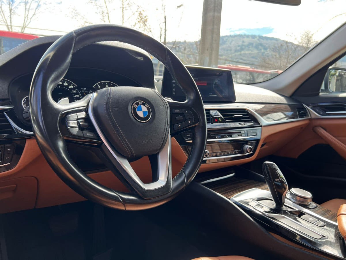 2018 BMW 530 Blanco - Miniatura 9