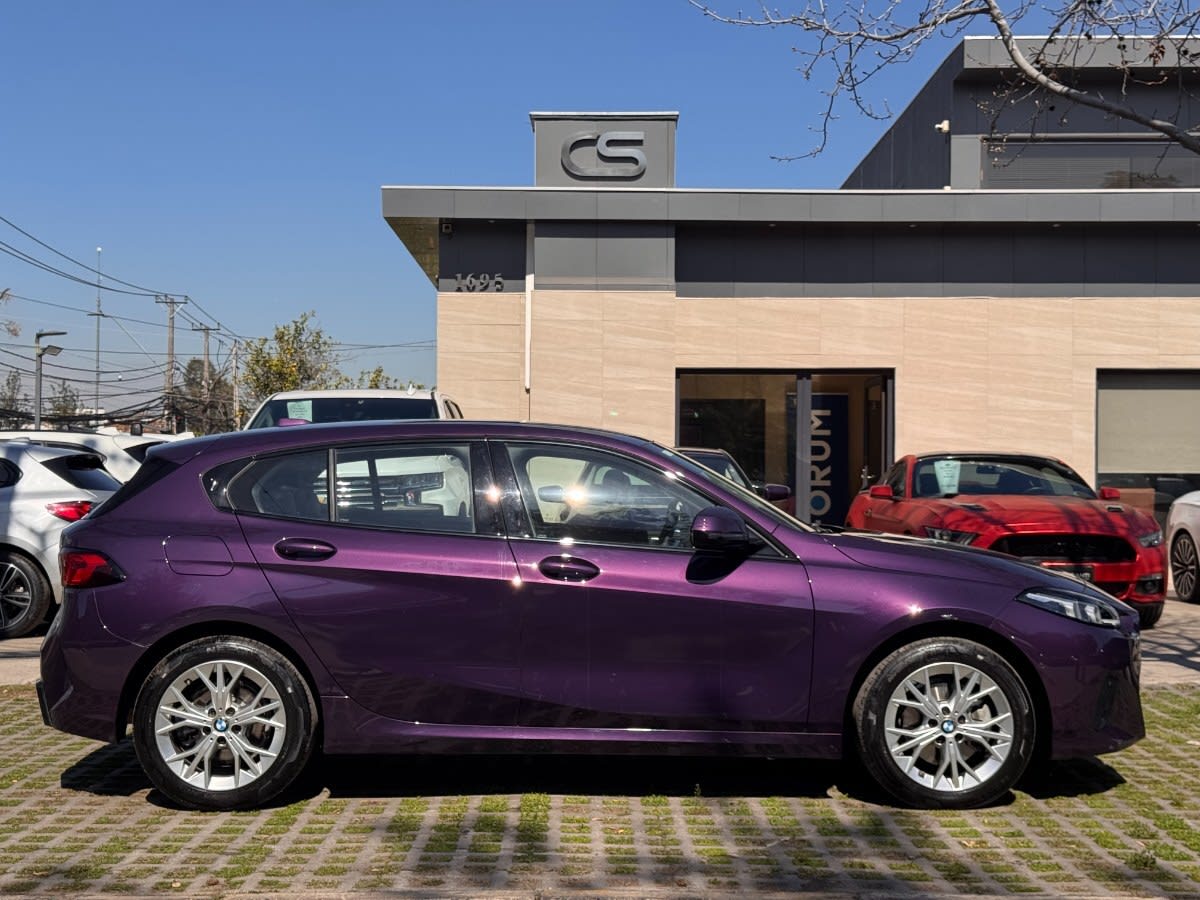 2025 BMW 118 HATCHBACK Morado - Miniatura 6