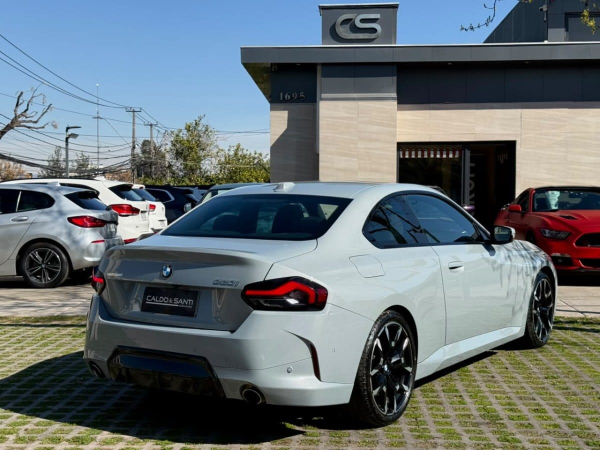 2025 BMW 220I COUPE Gris - Miniatura 5