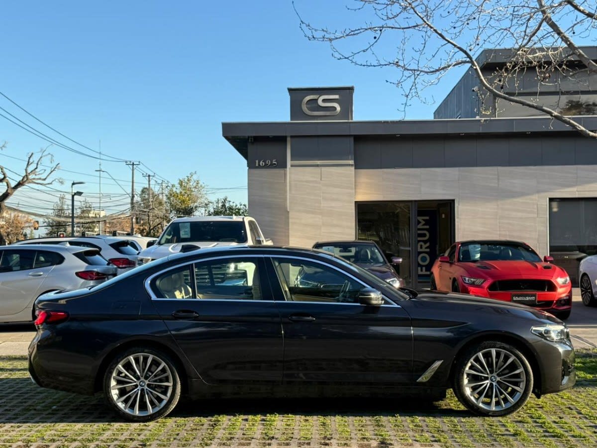 2021 BMW 520D HERITAGE Gris - Miniatura 6