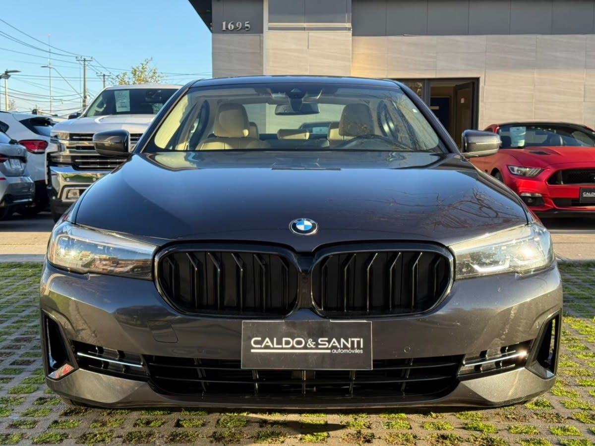 2021 BMW 520D HERITAGE Gris - Miniatura 8