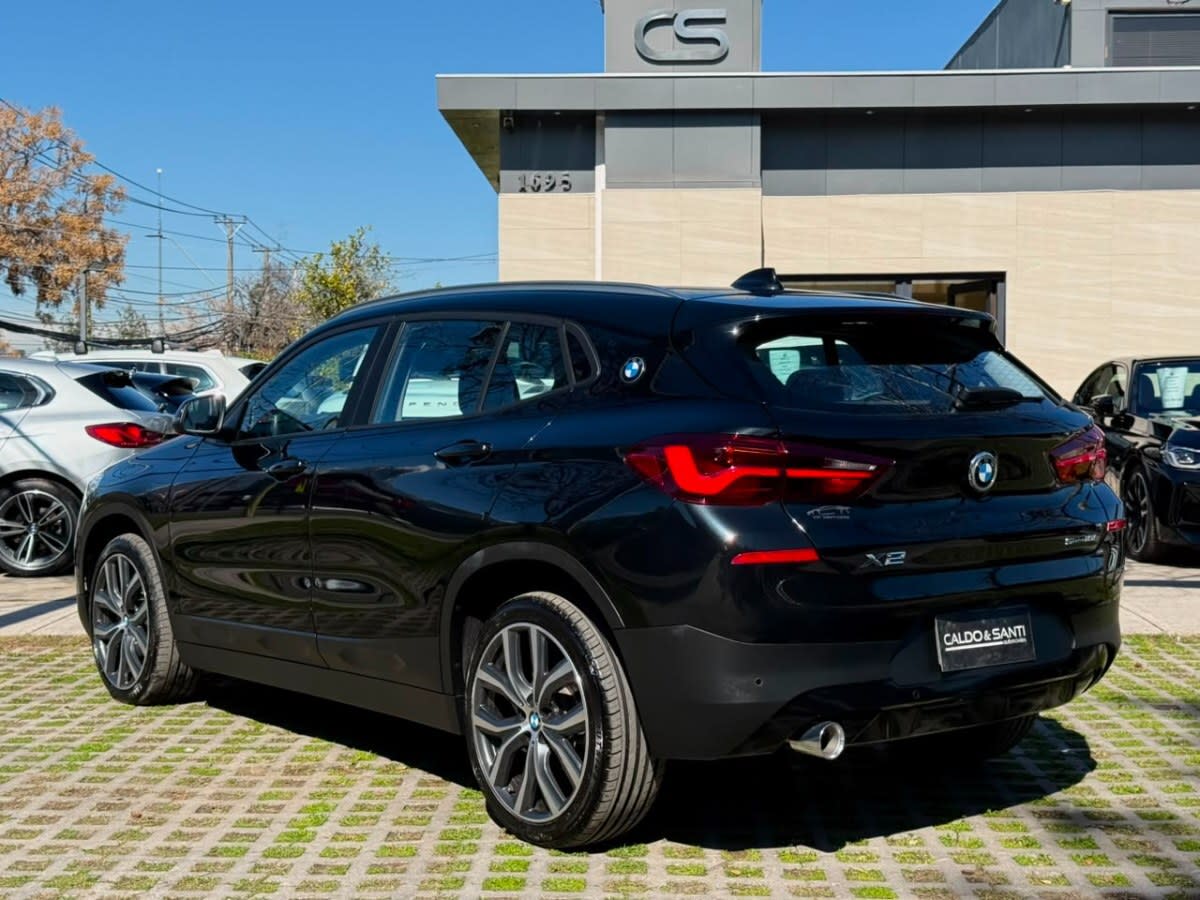 2023 BMW X2 SDRIVE Negro - Miniatura 3
