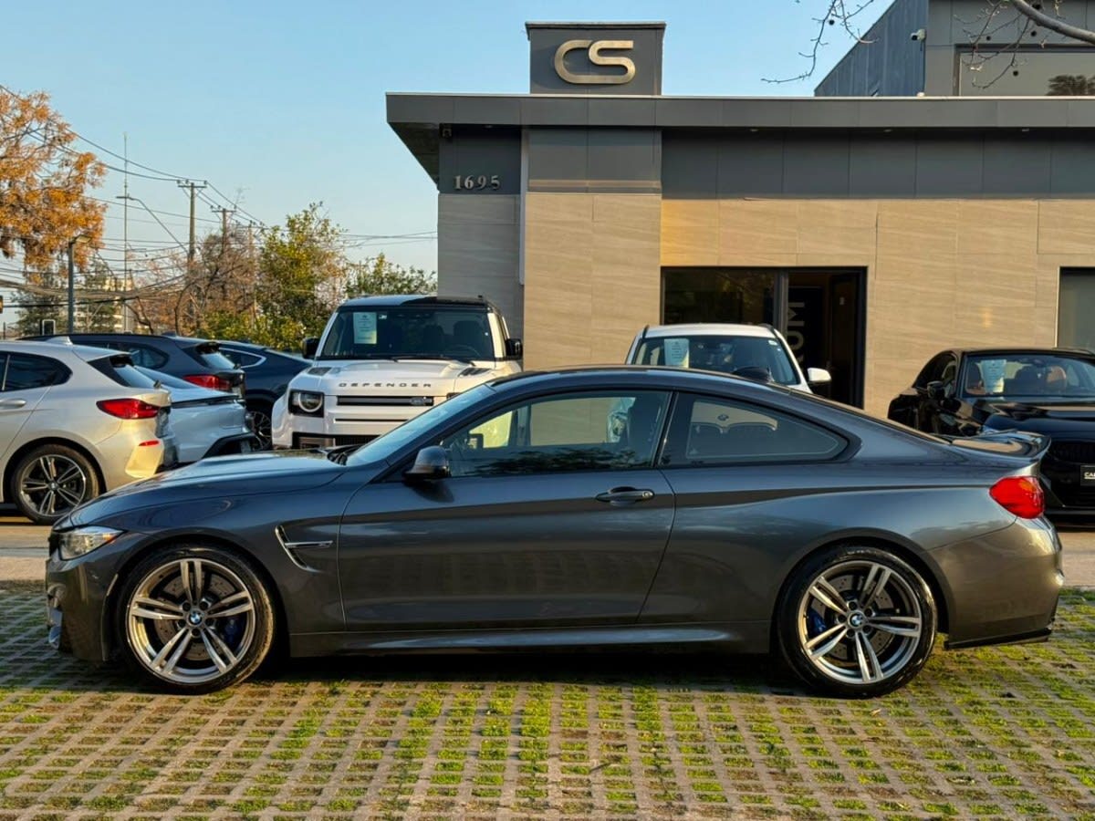 2017 BMW M4 GRIS - Miniatura 2