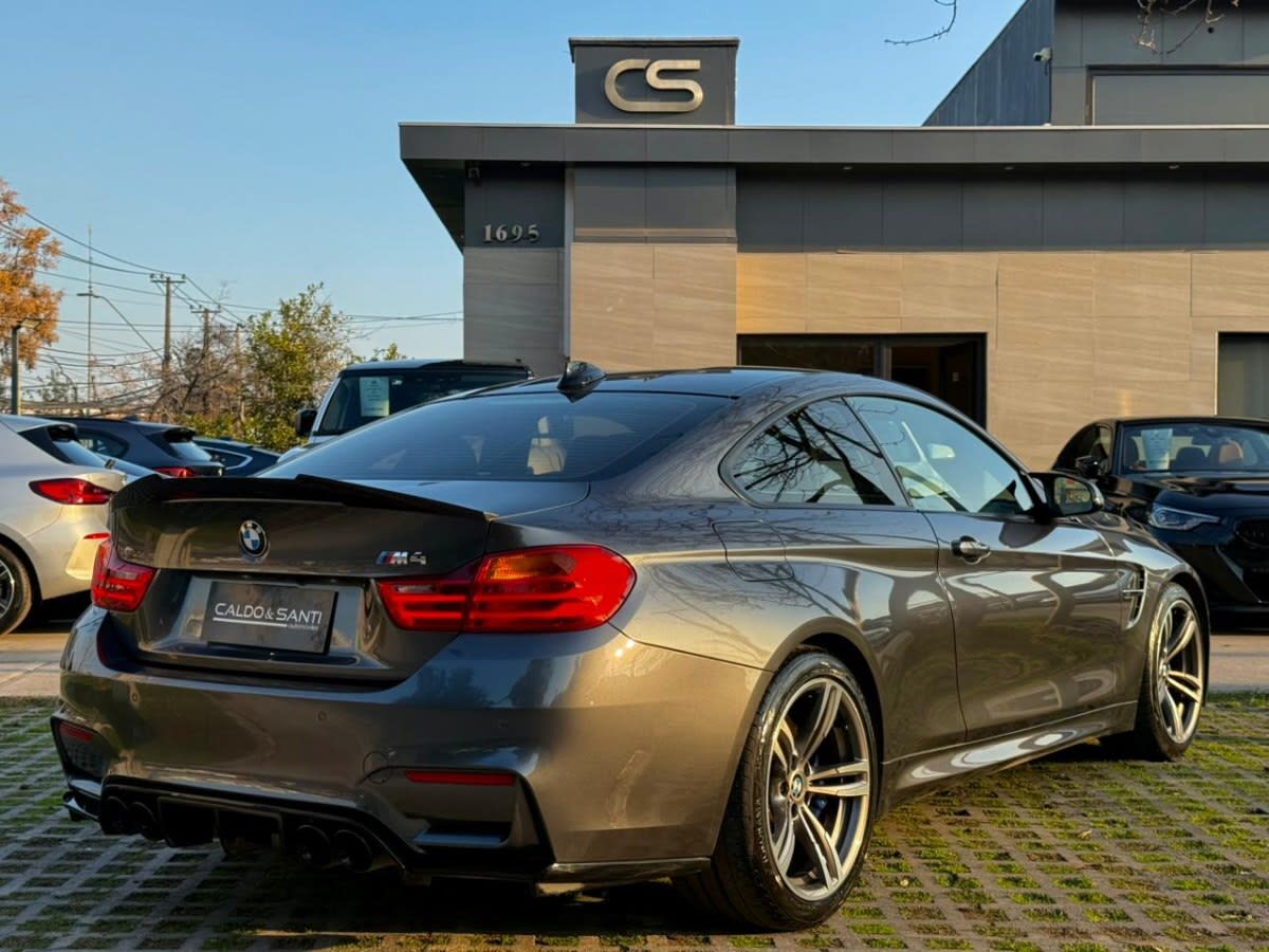2017 BMW M4 GRIS - Miniatura 5