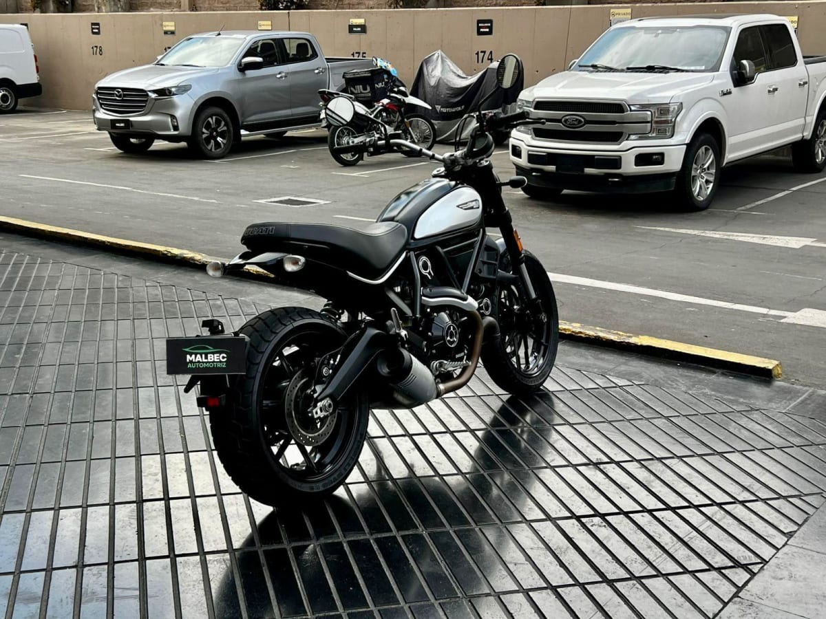 2023 DUCATI SCRAMBLER DARK NEGRO - Miniatura 8
