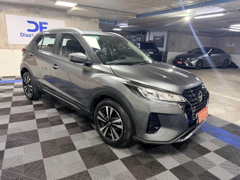 2023 Nissan KICKS Gris - Miniatura 6