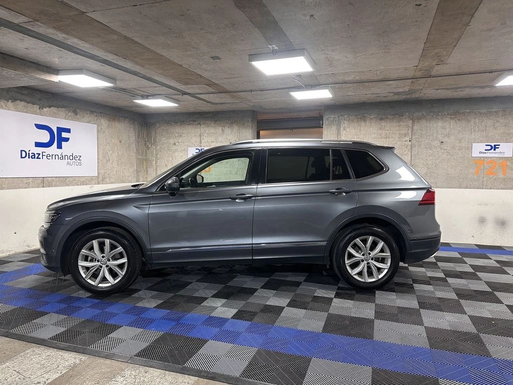 2022 Volkswagen TIGUAN Gris - Miniatura 2
