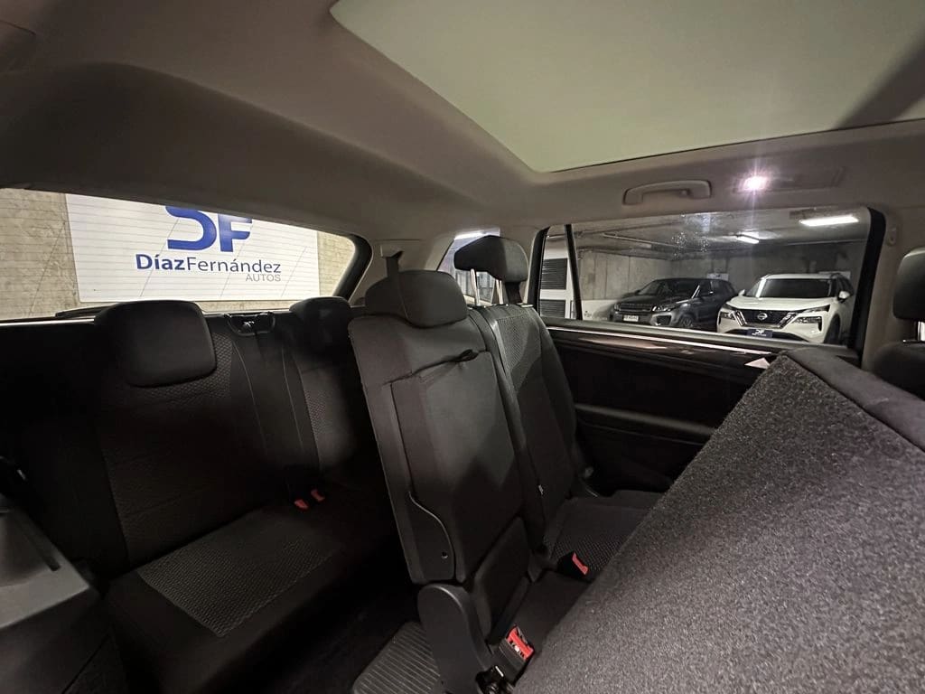 2022 Volkswagen TIGUAN Gris - Miniatura 8