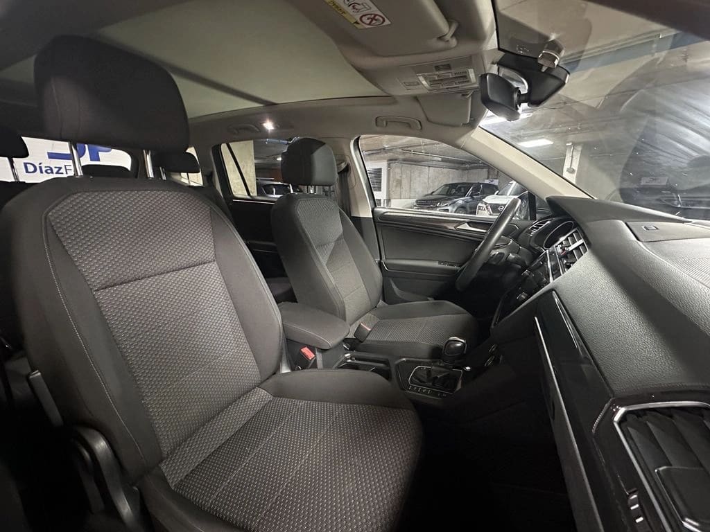 2022 Volkswagen TIGUAN Gris - Miniatura 10