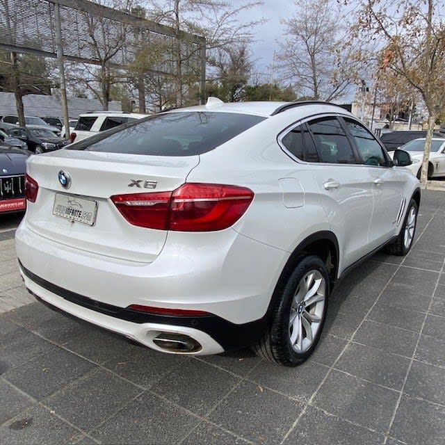 2019 BMW X6 XDRIVE Blanco - Miniatura 2