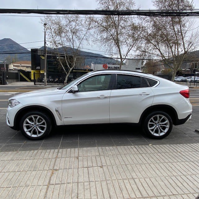 2019 BMW X6 XDRIVE Blanco - Miniatura 4
