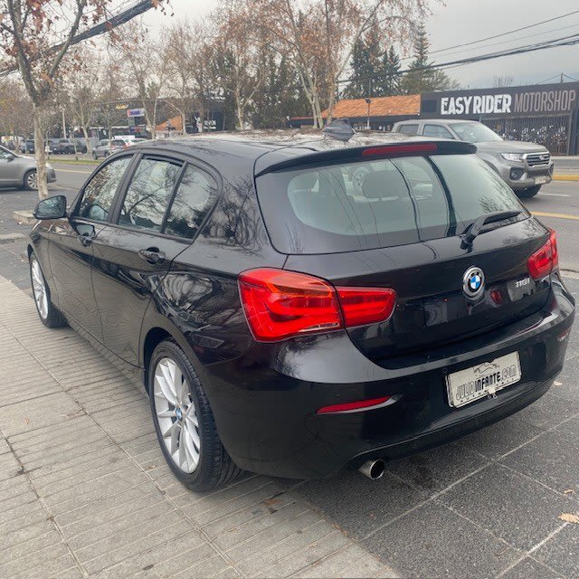 2020 BMW 118I HB Negro - Miniatura 4
