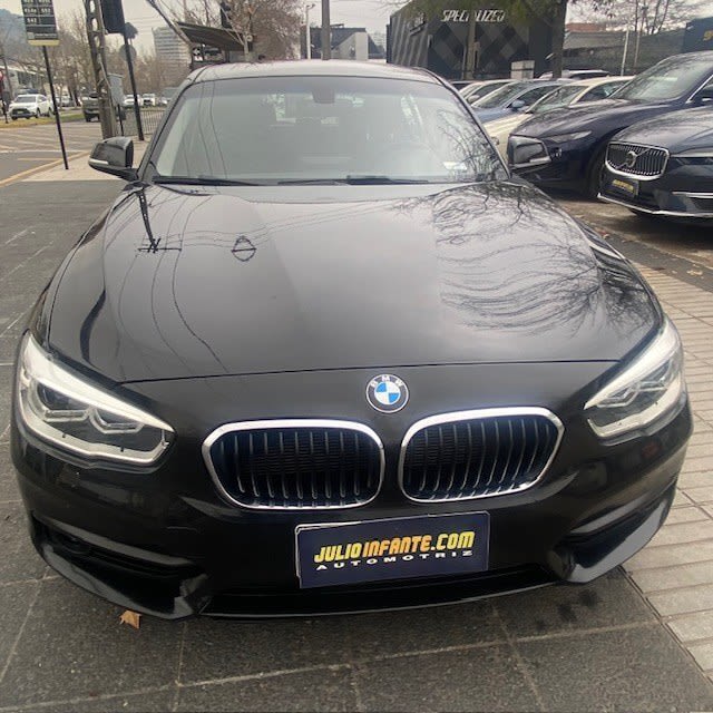 2020 BMW 118I HB Negro - Miniatura 6