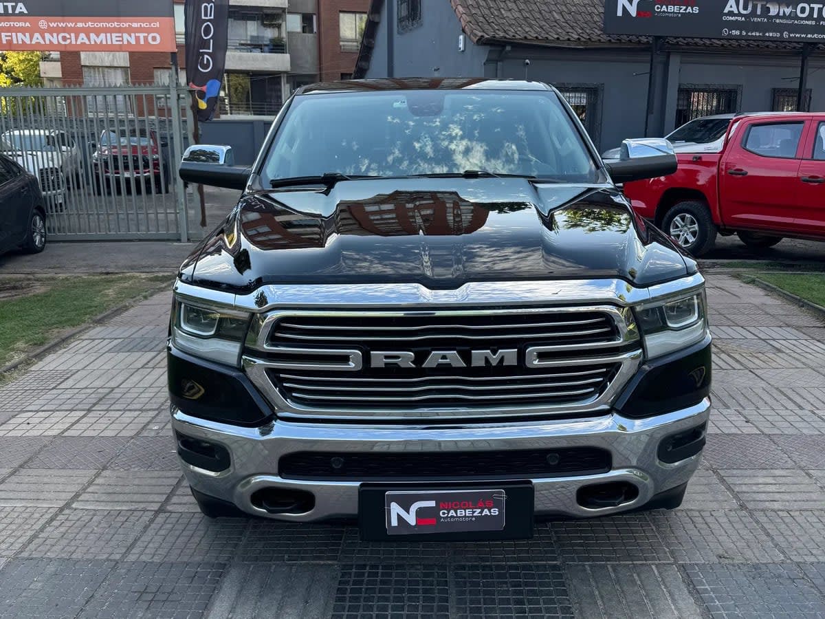 2021 Dodge Ram 1500 5.7 Negro - Miniatura 2