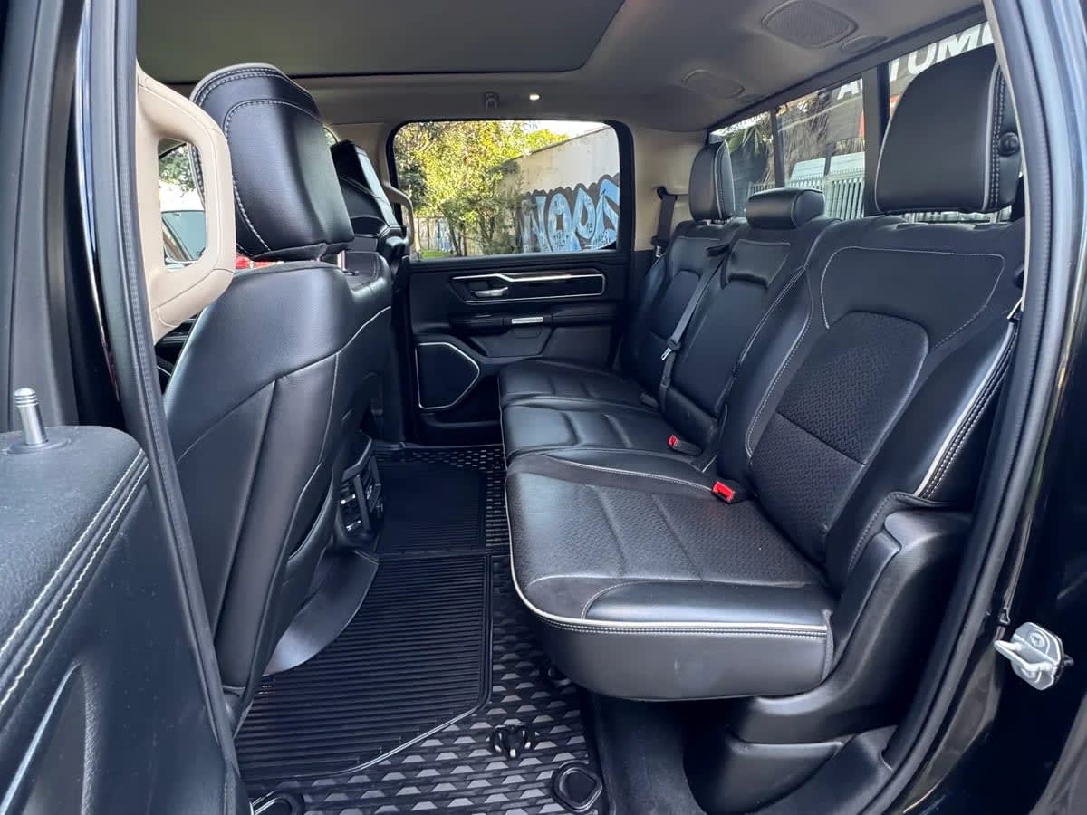2021 Dodge Ram 1500 5.7 Negro - Miniatura 9