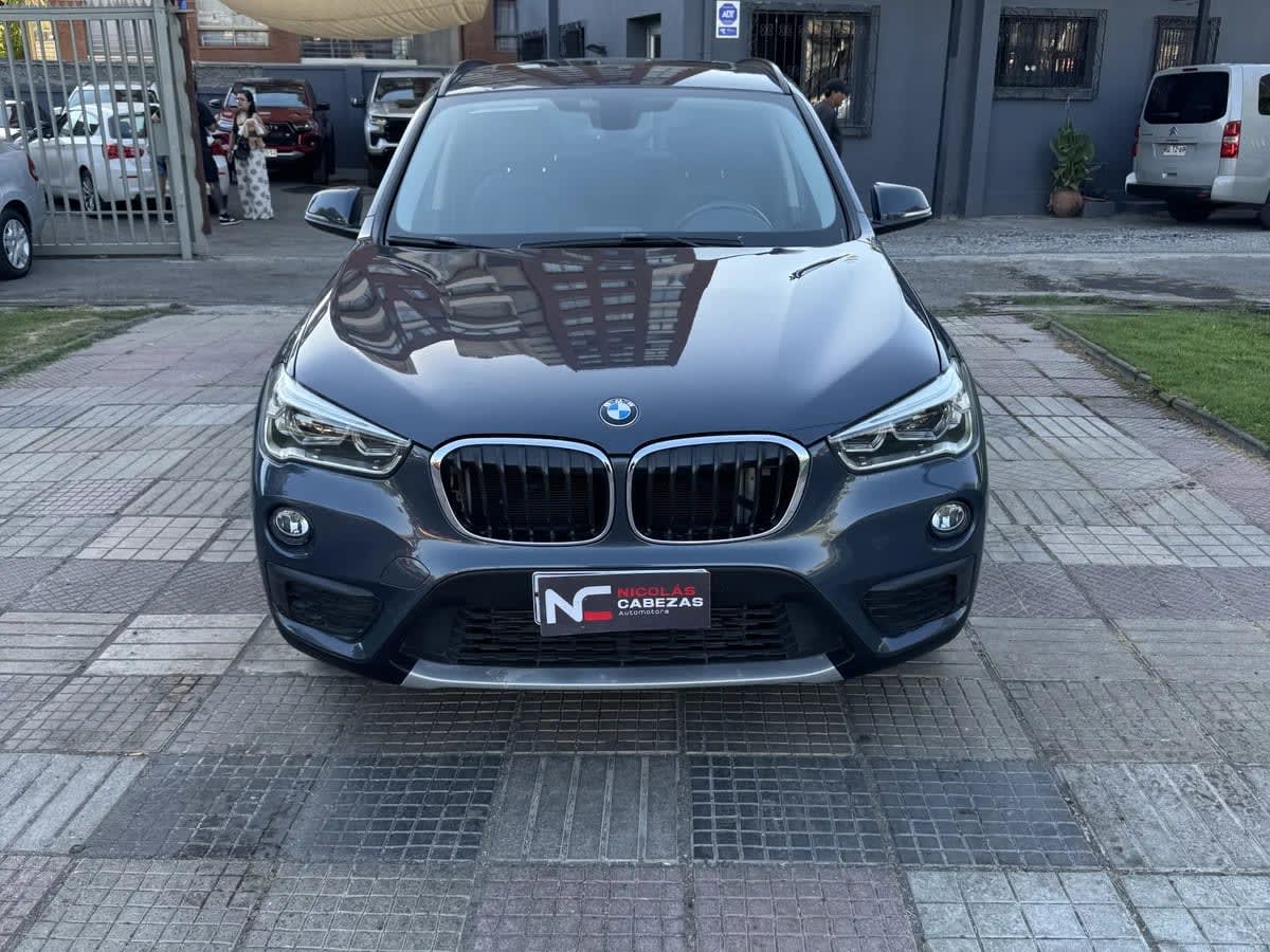 2019 BMW X1 Azul - Miniatura 5
