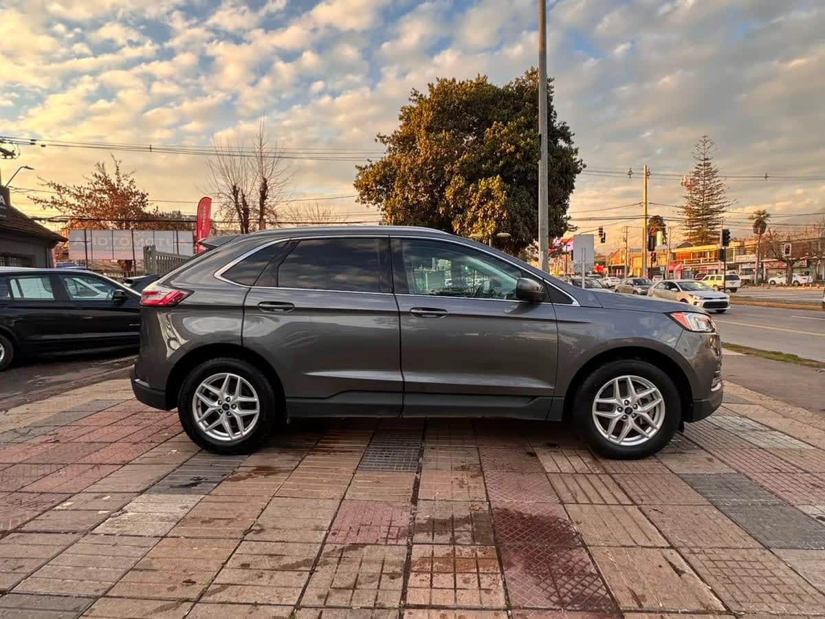 2022 Ford EDGE 2.0 Negro - Miniatura 4