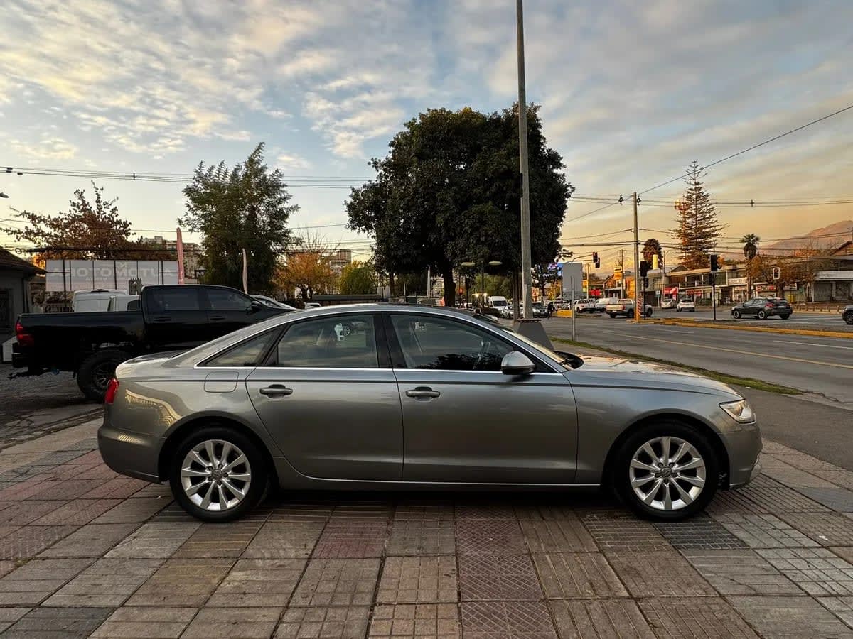 2014 Audi A6 Gris - Miniatura 7