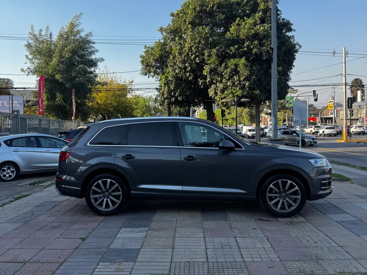 2019 Audi Q7 Gris - Miniatura 4