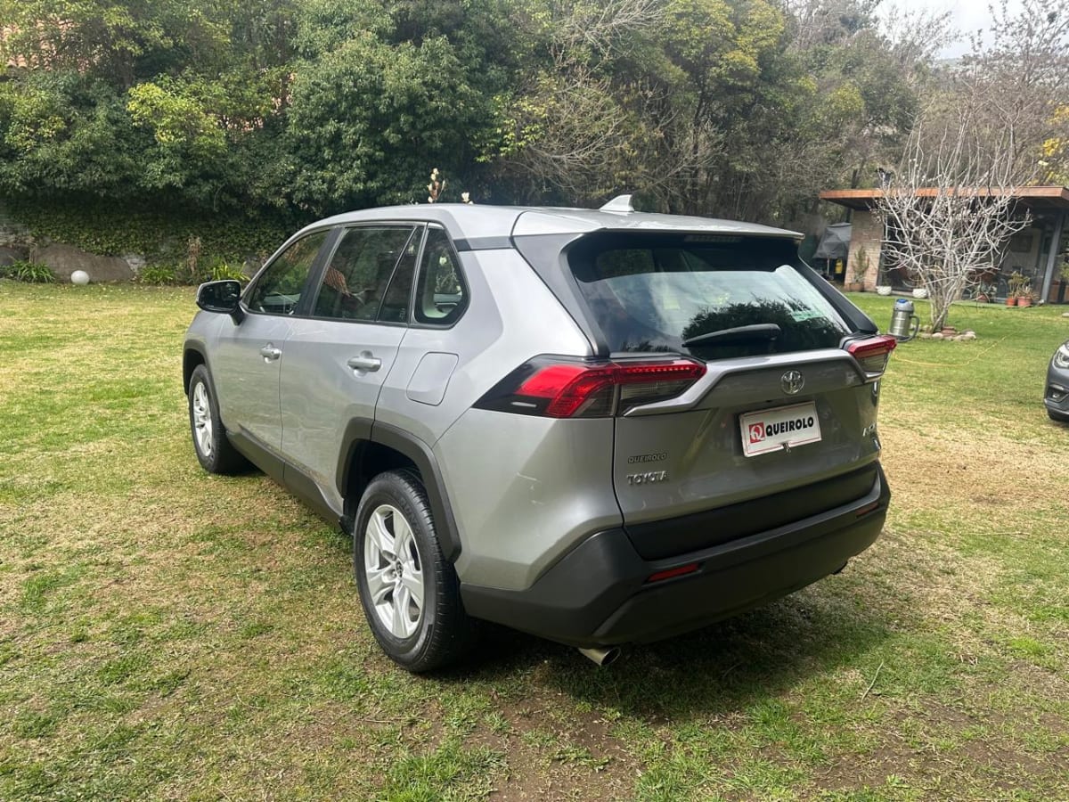 2020 Toyota RAV 2.0 Plata - Miniatura 5