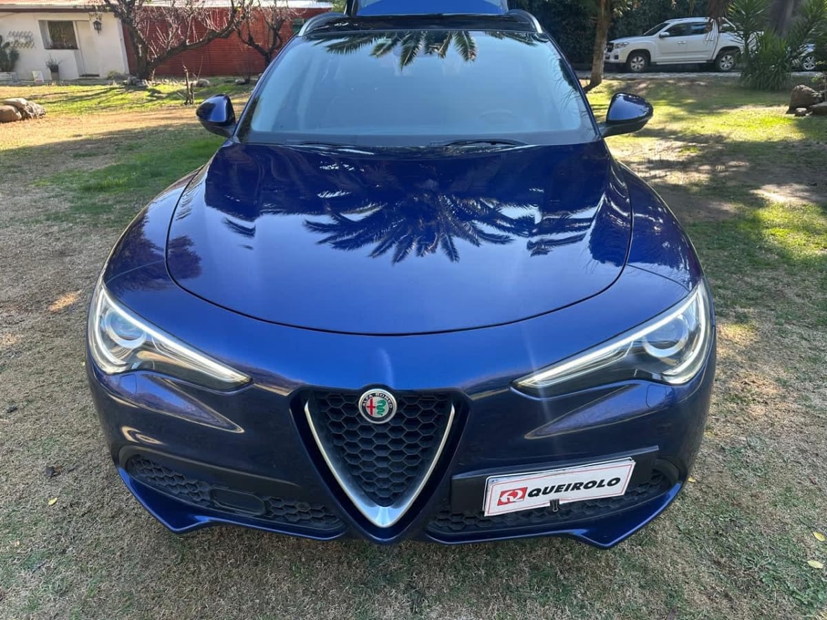 2022 Alfa Romeo Stelvio 2.0 Azul - Miniatura 2
