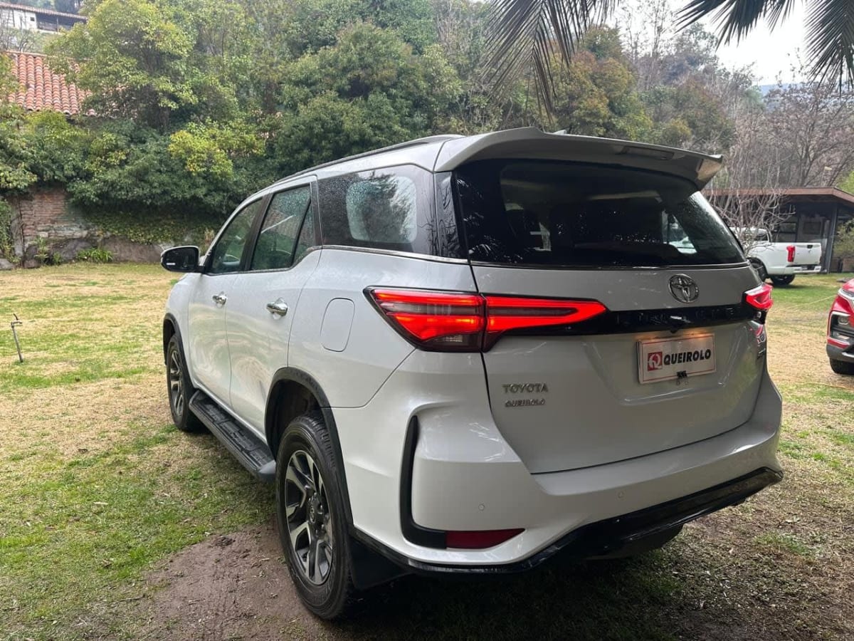 2025 Toyota Fortuner 2.8 Blanco - Miniatura 6
