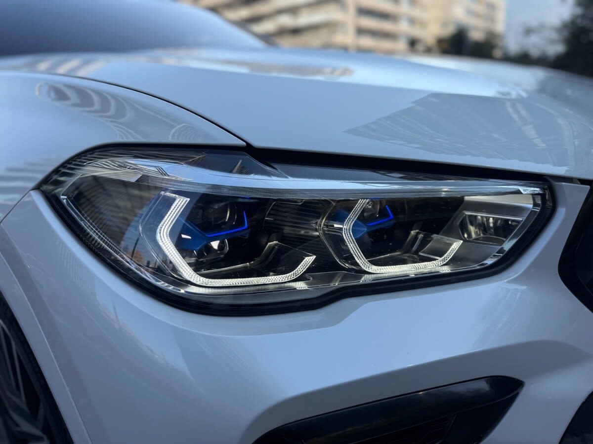 2022 BMW X6 50I Blanco - Miniatura 4