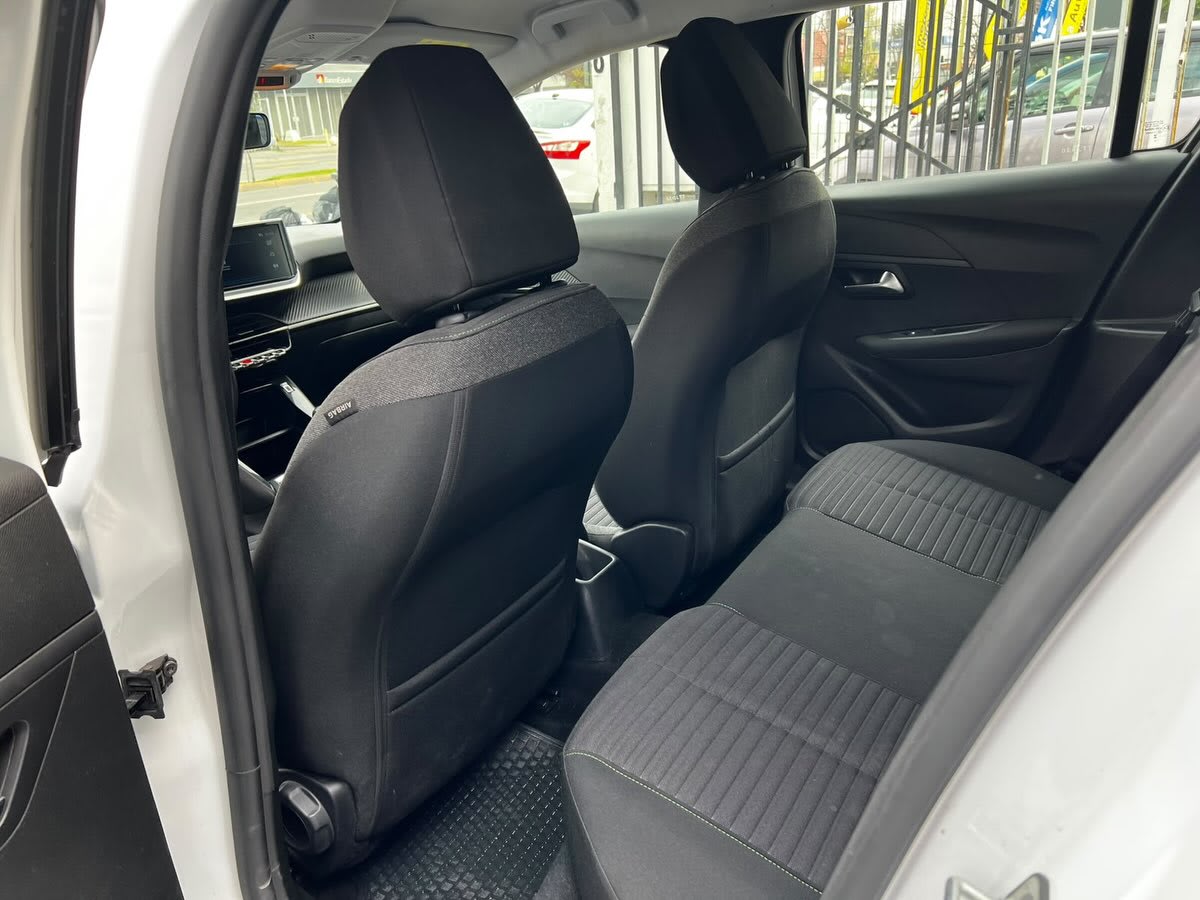 2018 Toyota YARIS GLI - Miniatura 5