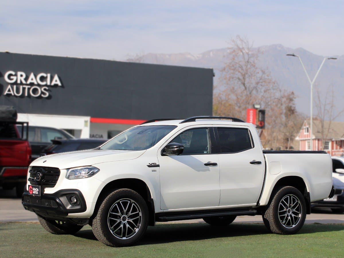2024 TOYOTA HILUX 2.8 ROJO/ NEGRO - Miniatura 2