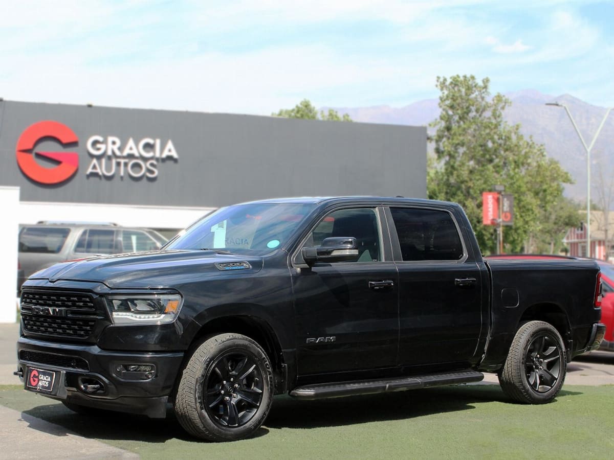 2024 TOYOTA HILUX 2.8 ROJO/ NEGRO - Miniatura 4
