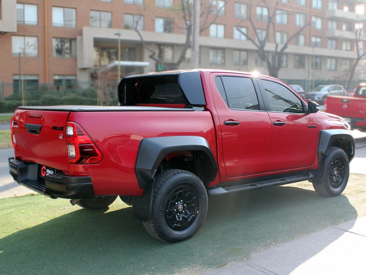 2024 TOYOTA HILUX 2.8 ROJO/ NEGRO - Miniatura 8