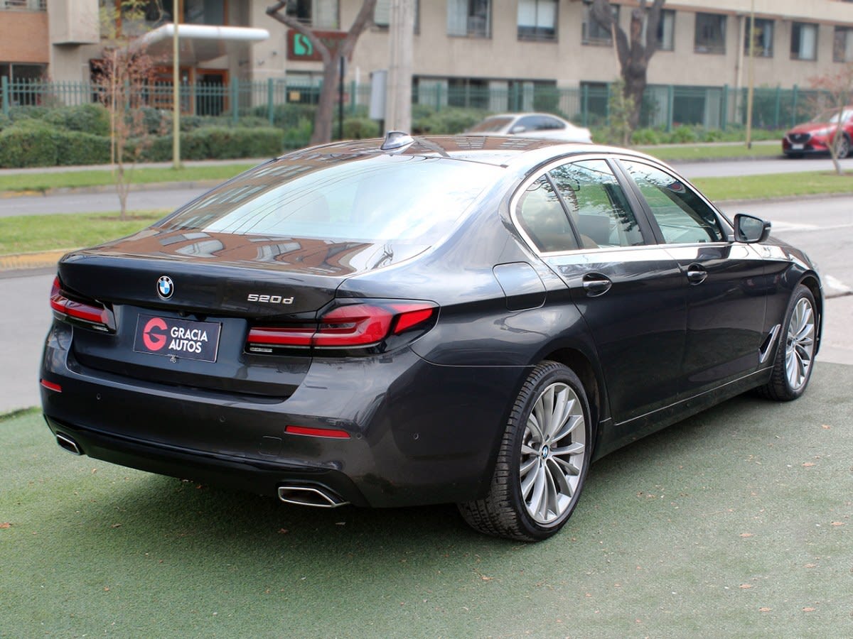 2023 BMW 520 DIESEL Gris - Miniatura 8
