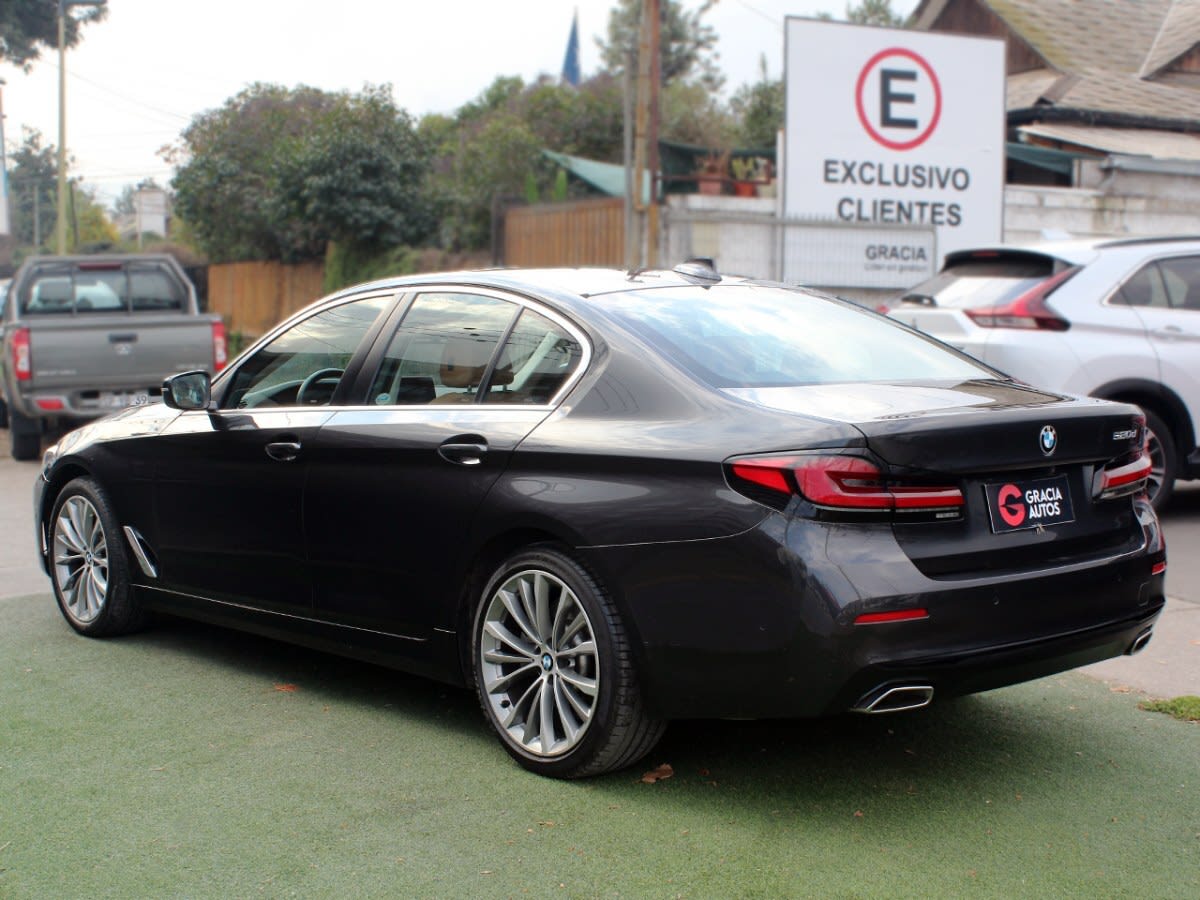 2023 BMW 520 DIESEL Gris - Miniatura 10