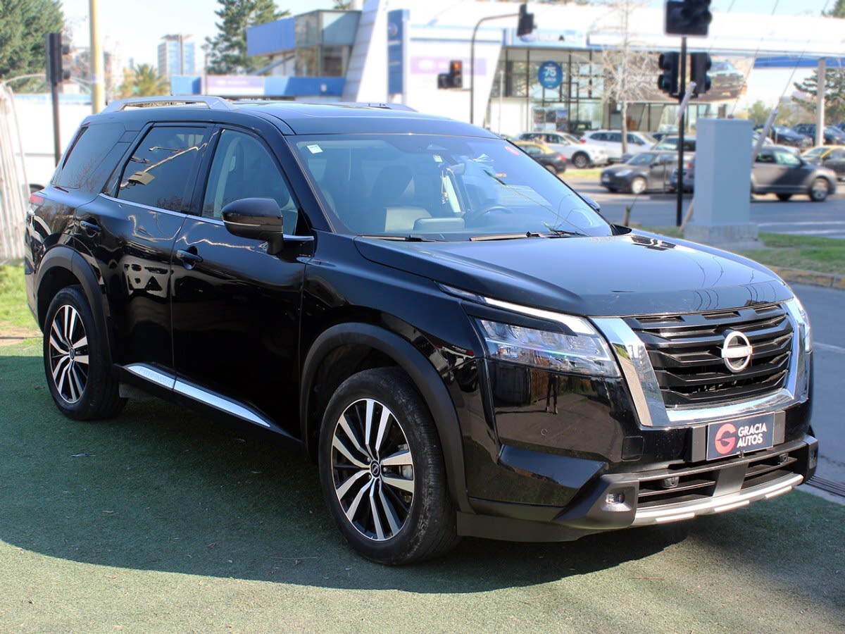 2024 Nissan PATHFINDER 4X4 Negro - Miniatura 6
