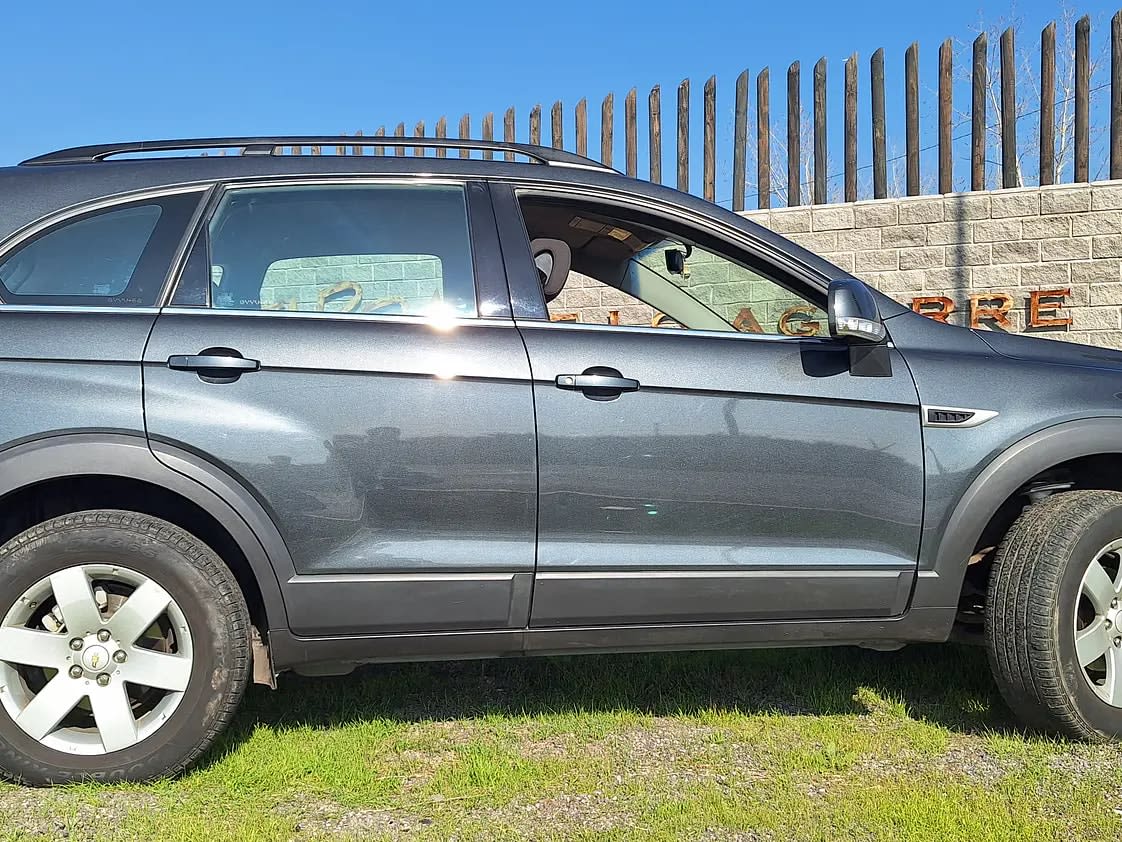 2017 Chevrolet Captiva LS Gris - Miniatura 6