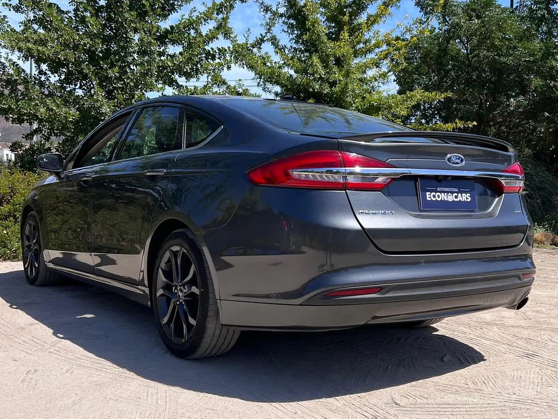 2018 Ford Fusion SE Gris - Miniatura 4