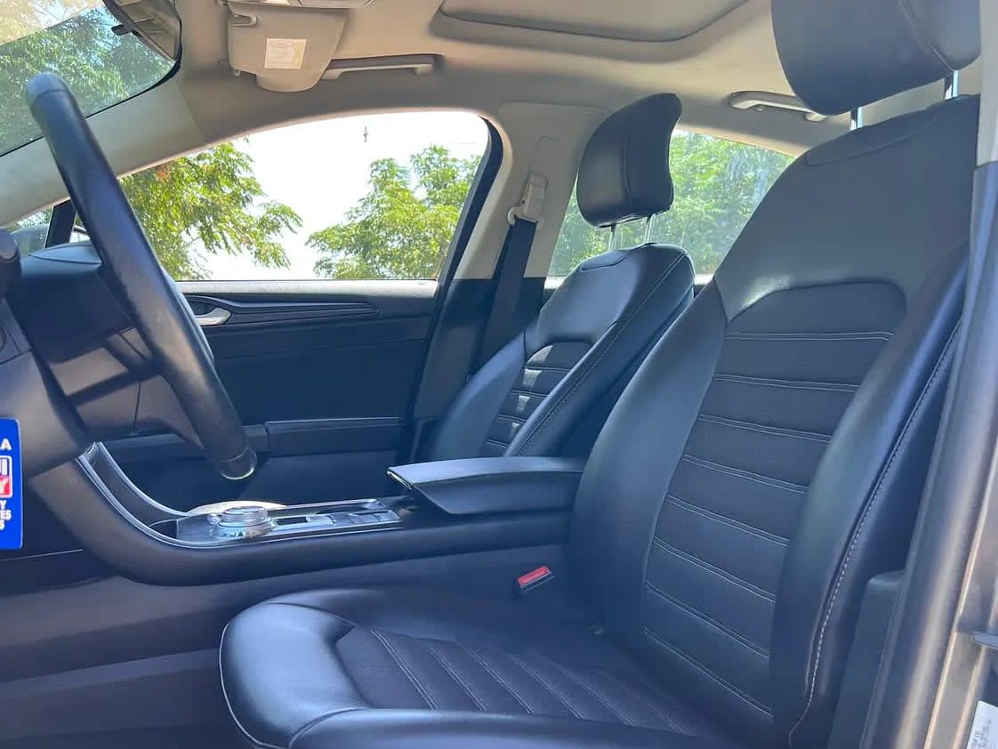 2018 Ford Fusion SE Gris - Miniatura 8