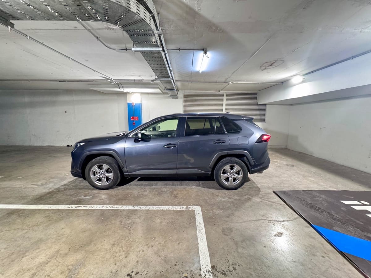 2022 Toyota Rav4 2.0 Gris - Miniatura 7