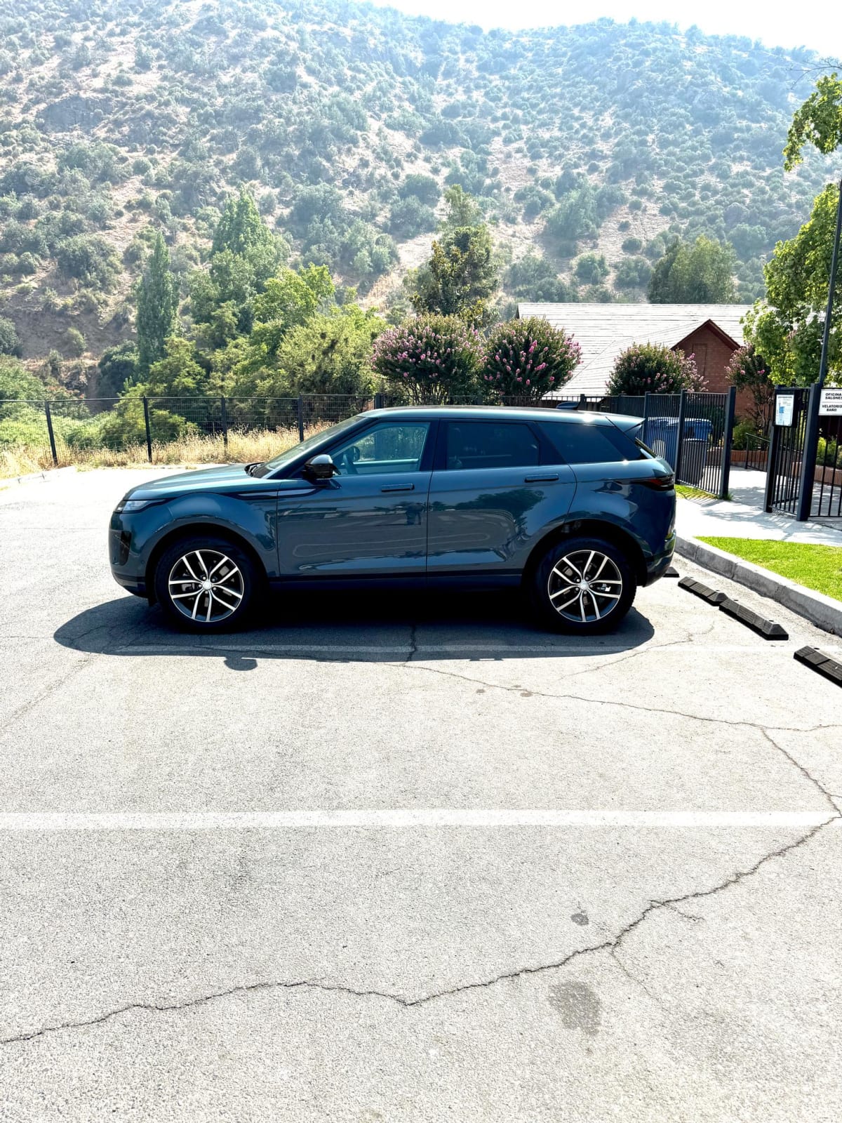 2025 Land Rover Range Rover EVOQUE Azul - Miniatura 3