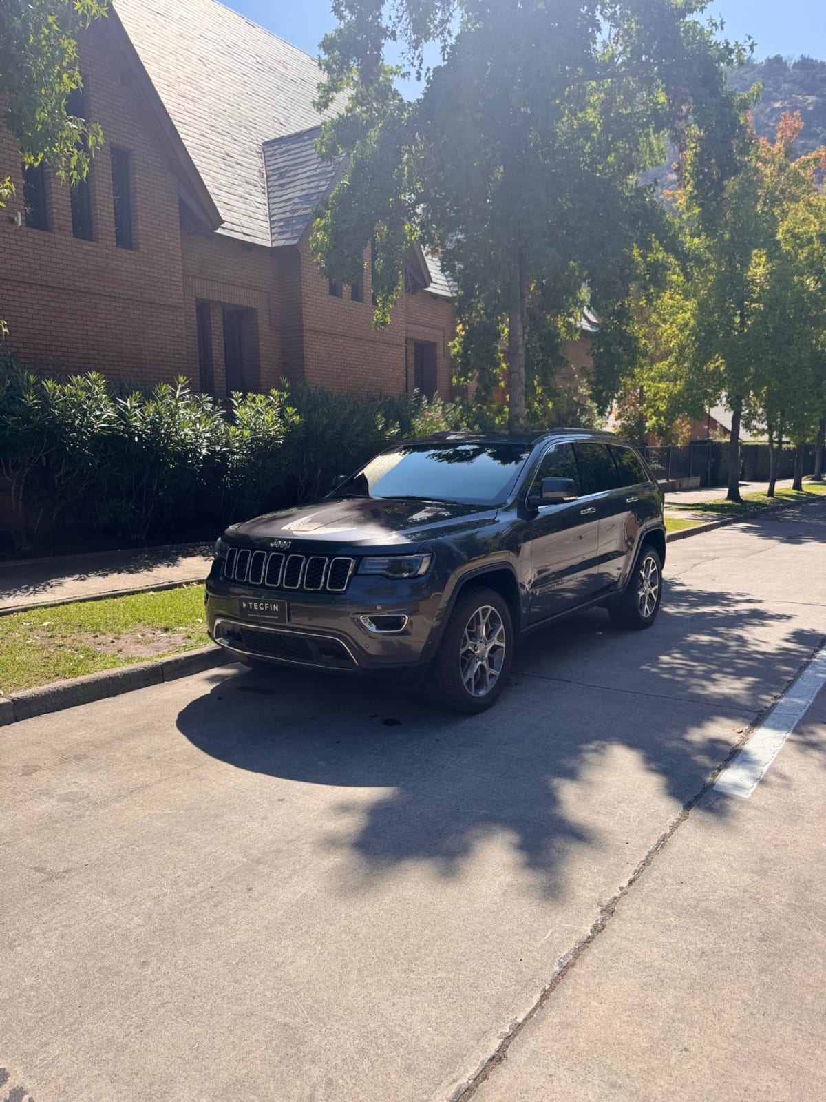 2022 Jeep Grand Cherokee LTD 3.6 AUT Gris - Miniatura 3