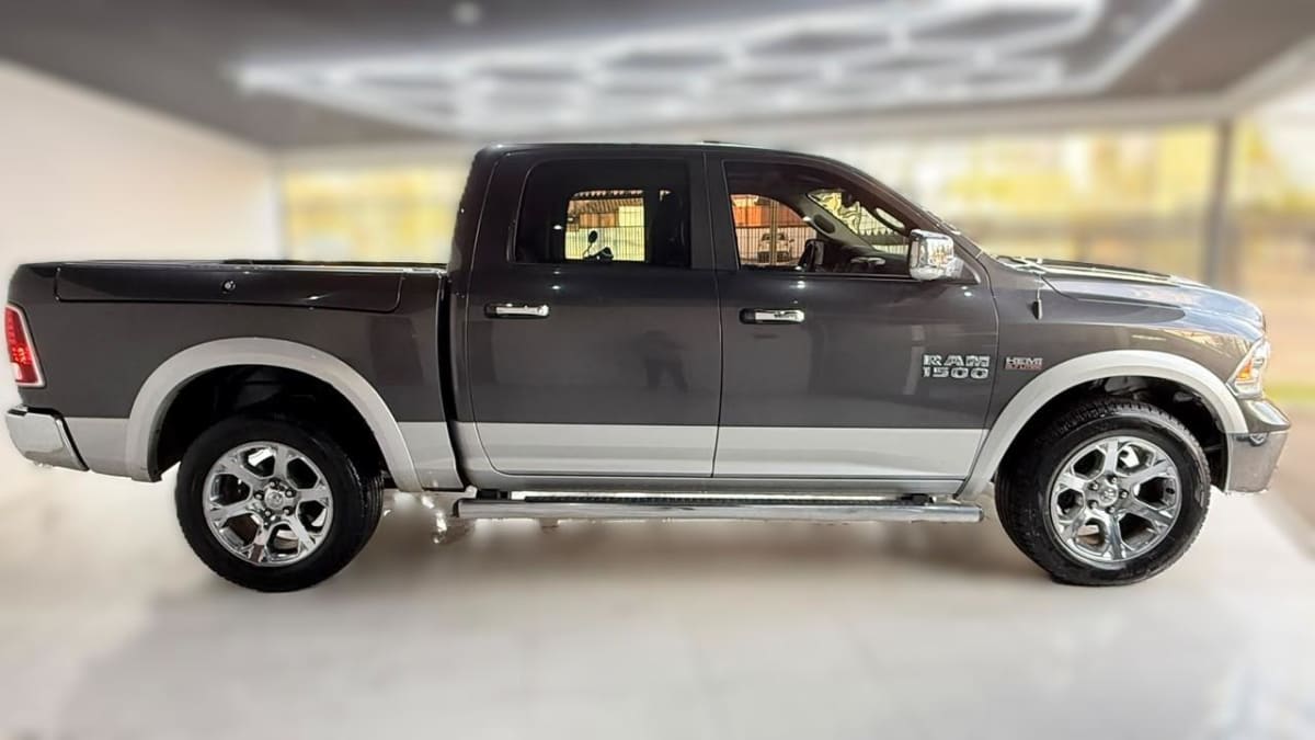 2018 RAM 1500 LARAMIE 5.7 4X4 Gris - Miniatura 4
