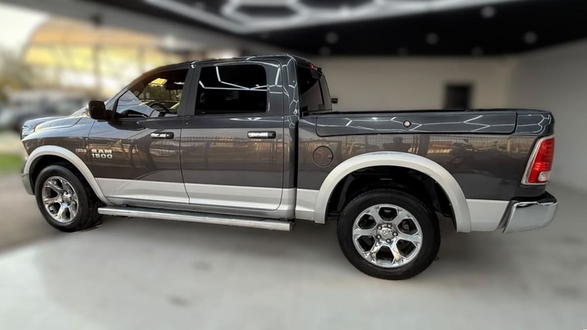 2018 RAM 1500 LARAMIE 5.7 4X4 Gris - Miniatura 9